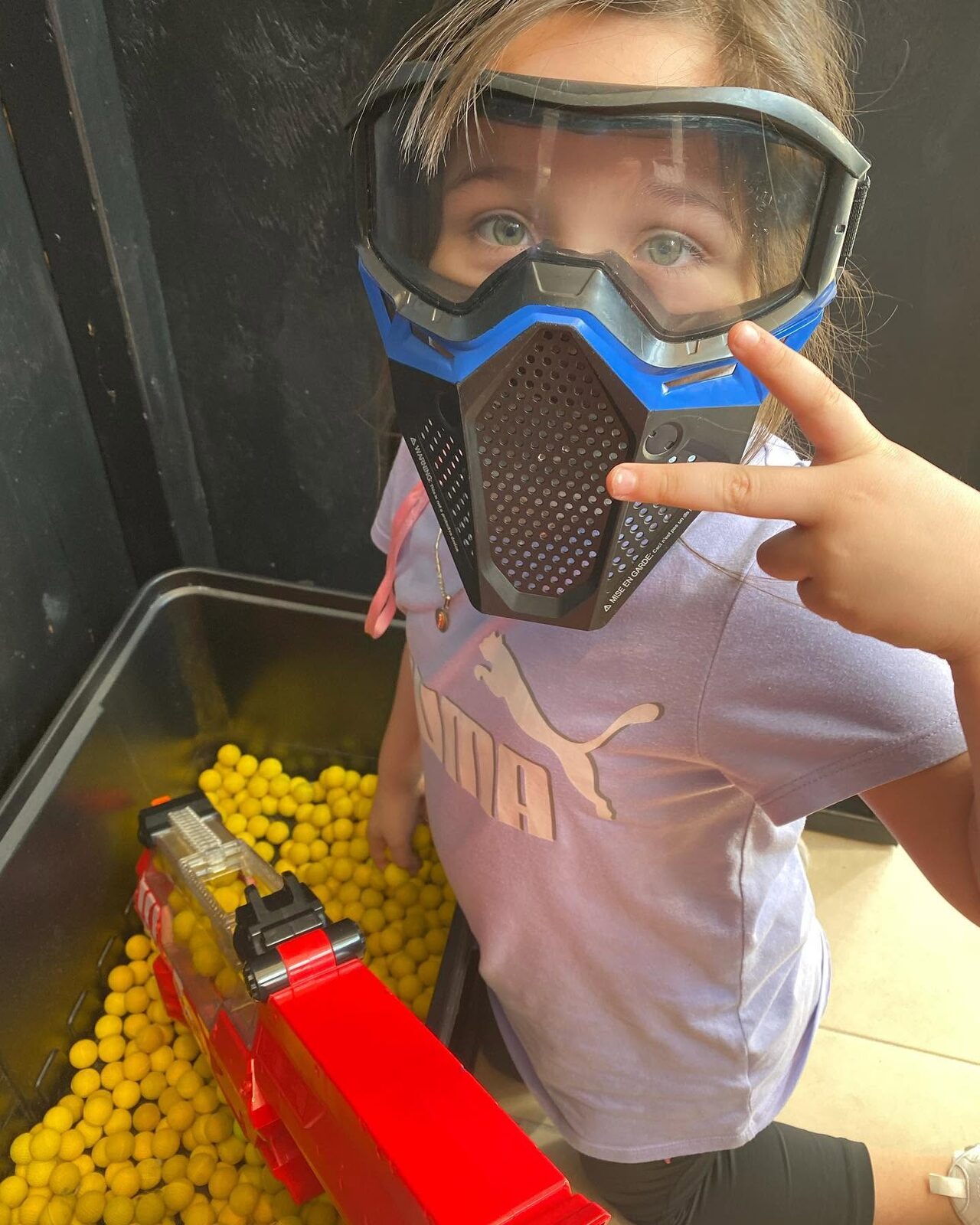 Gel blaster player